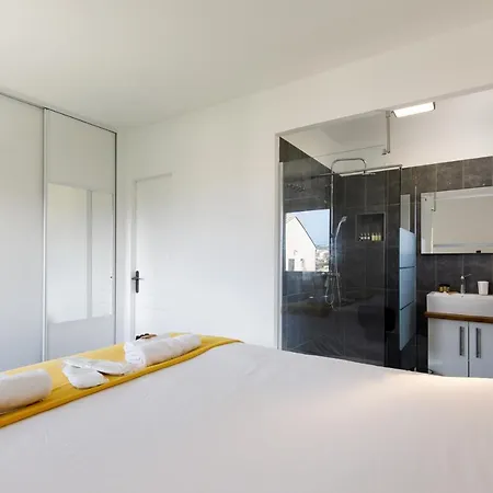 Solaroc Yourhosthelper Villa