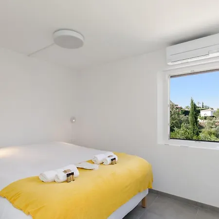 Solaroc Yourhosthelper Villa